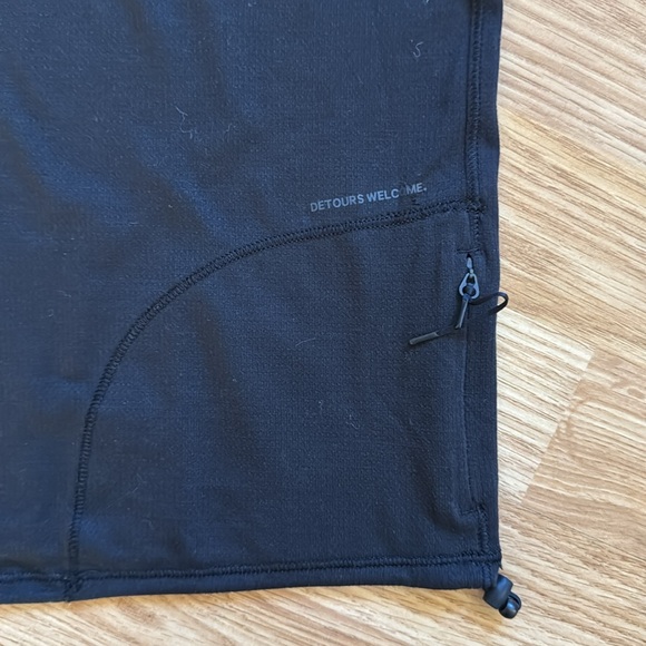 Lululemon Hiking Tee - size 6 - Picture 4 of 8